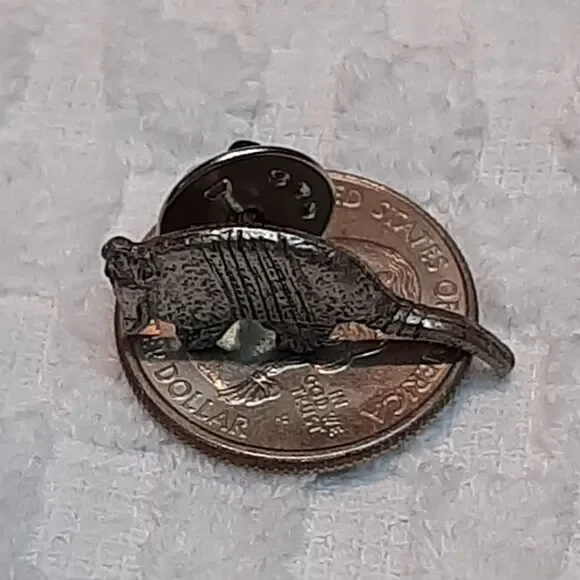 Vintage Figural Armadillo Animal metal lapel  tac pin Silver/Pewter-Tone (flat) - Picture 5 of 5